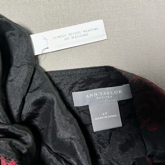 Ann Taylor Petites 6P Black & Red Floral Brocade Flounce Hem Skirt - Picture 9 of 10